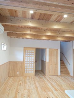 新築注文住宅 自然素材 無垢材 桧 杉 天井 床 腰壁 板 大工 左官 漆喰仕上 画像