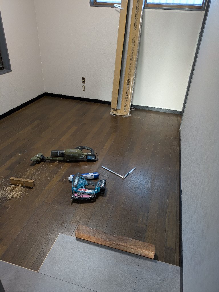 リフォーム　床　重ね張り　石目調　大工　新城市　豊川市　豊橋市　工務店 画像