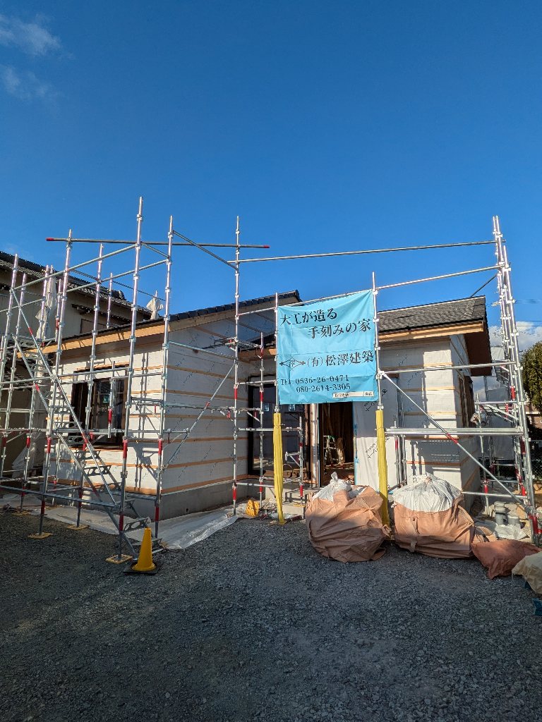 新築注文住宅　平屋　制振ダンパー　瓦屋根　地震対策　暮らしやすい間取り アイキャッチ画像