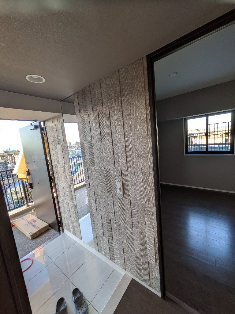 玄関 エコカラットプラス 姿鏡 左官 リフォーム 大工 工務店 リノベーション 画像