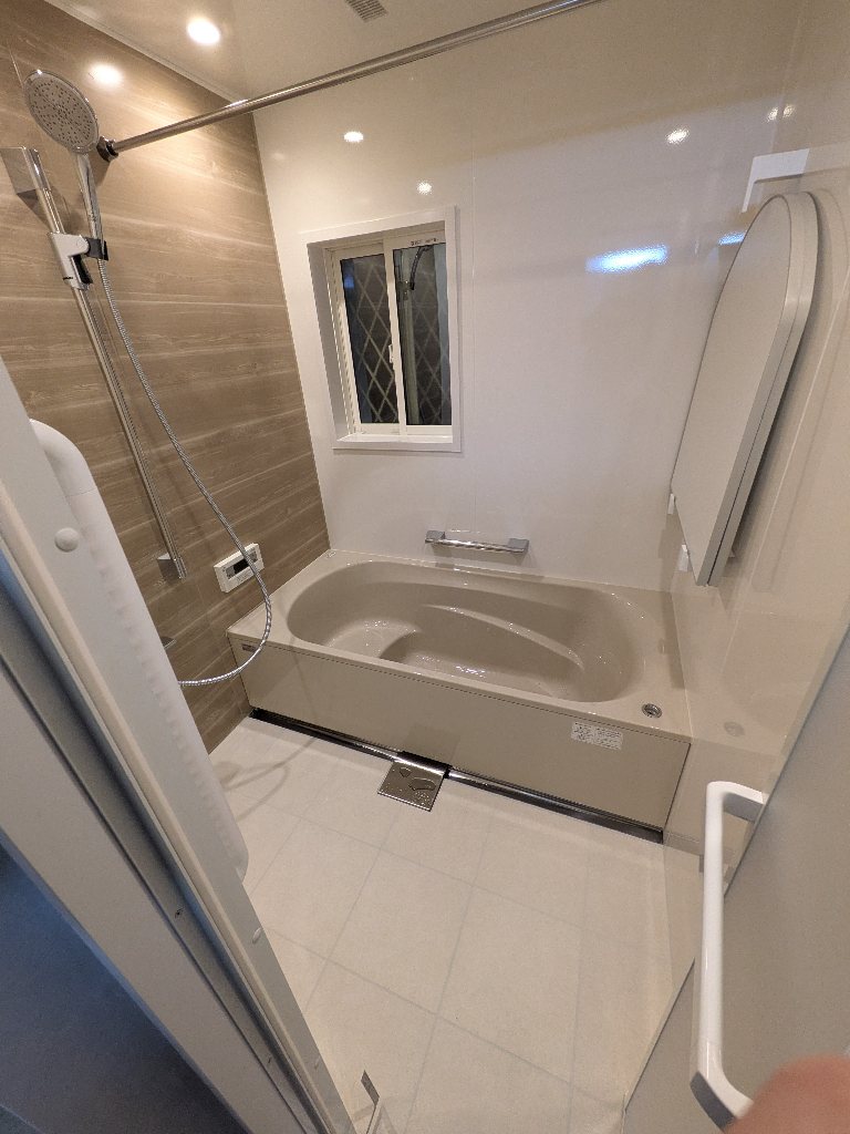 ユニットバス タカラスタンダード　窓カバー工法　YKK   リフォーム　大工　新城市　豊川市　豊橋市 画像