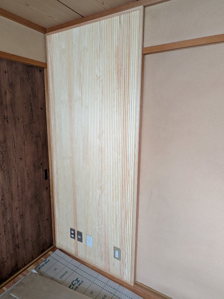 壁　アクセント　無垢材　デザインパネル　テレビボード　大工　リフォーム　工務店　新城市　豊川市　豊橋市 画像