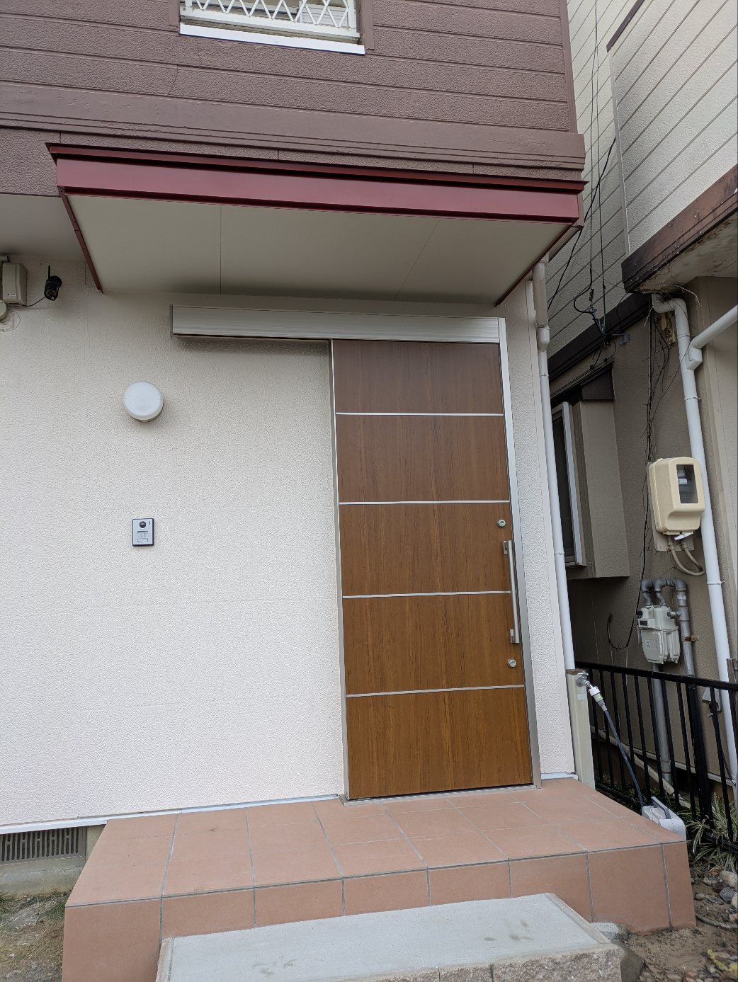 玄関 リフォーム ドア〜引戸にリフォーム ハツリ工法 リノベーション 豊橋市 豊川市 蒲郡市 湖西市 浜松市 画像