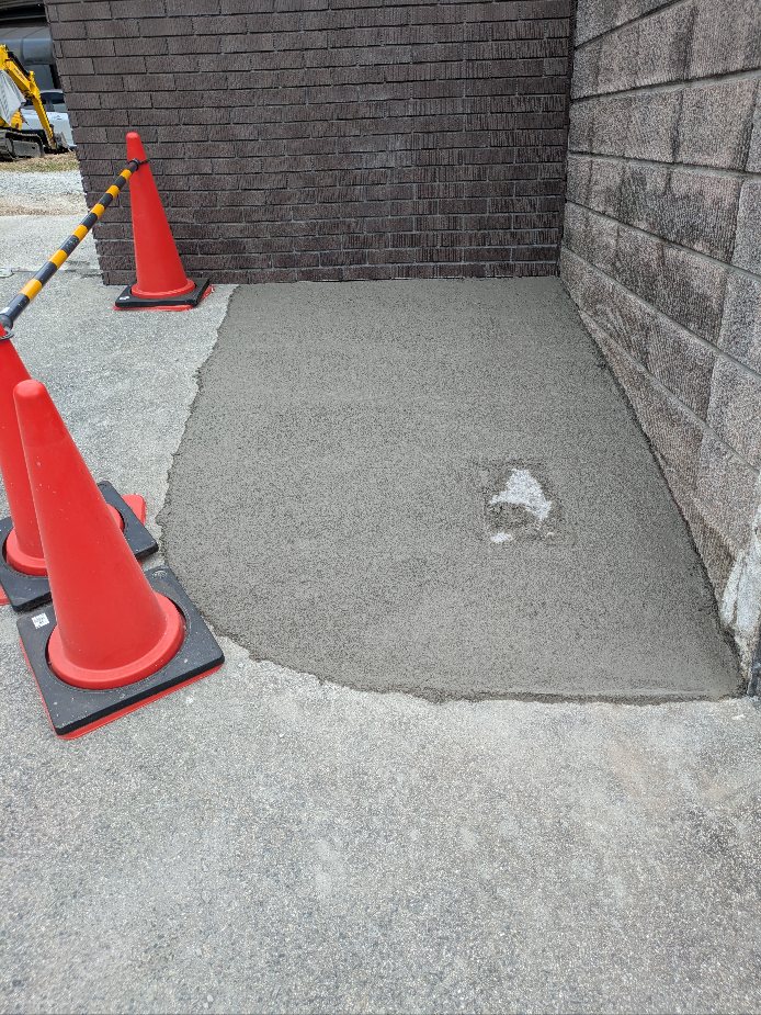 豊橋市｜車の出入りをしやすくするため花壇を撤去し土間コンクリートに 画像
