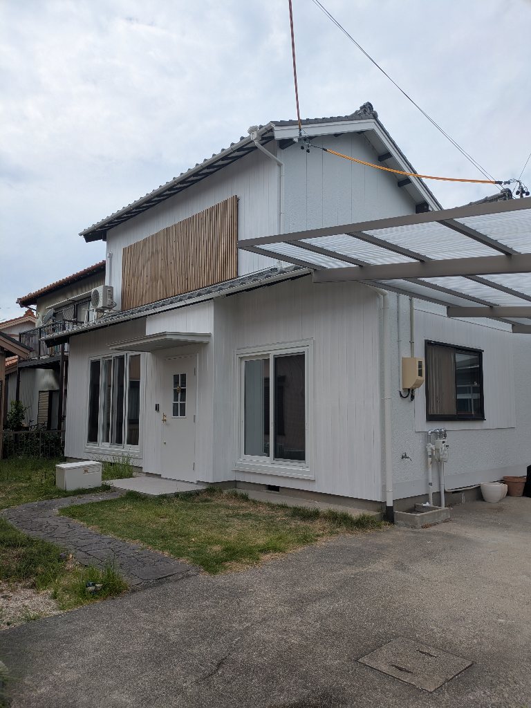 豊川市｜住宅リノベーションで木製格子のある外観に 画像